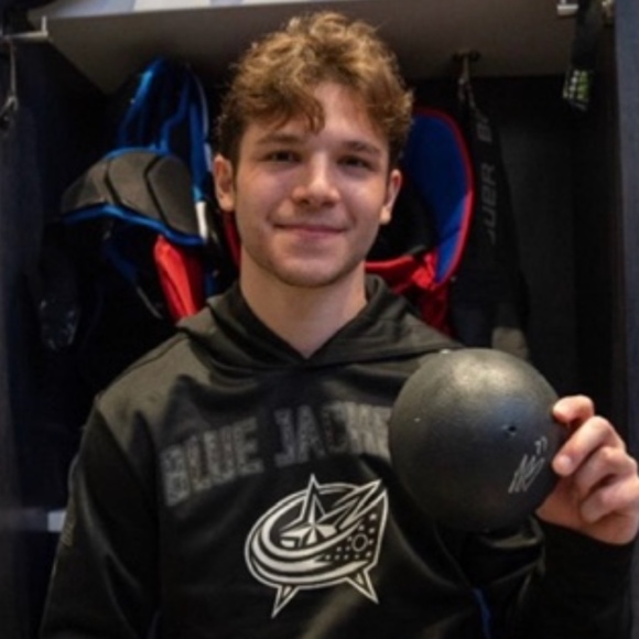 Meet your Posher, Aly - Picture 1 of 1